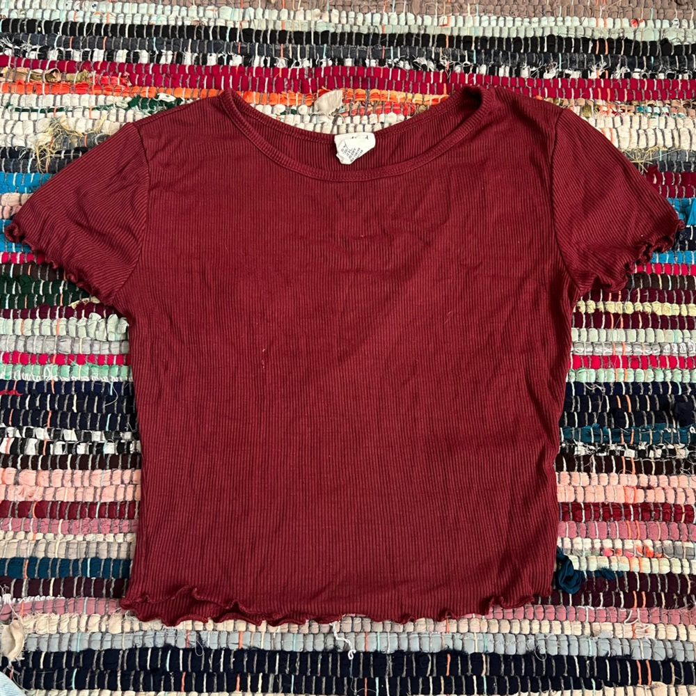 Burgundy/red cropped t shirt